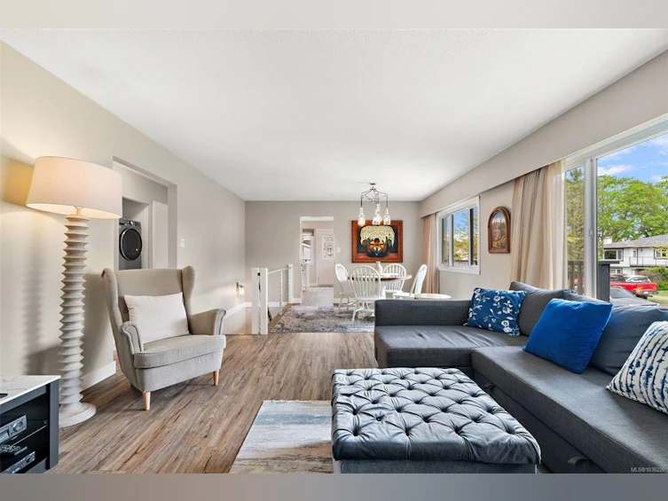 1645 San Juan Avenue, Saanich, BC, V8N 5G2 - 9