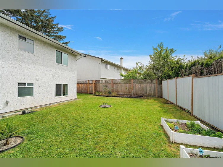 1645 San Juan Avenue, Saanich, BC, V8N 5G2 - 19