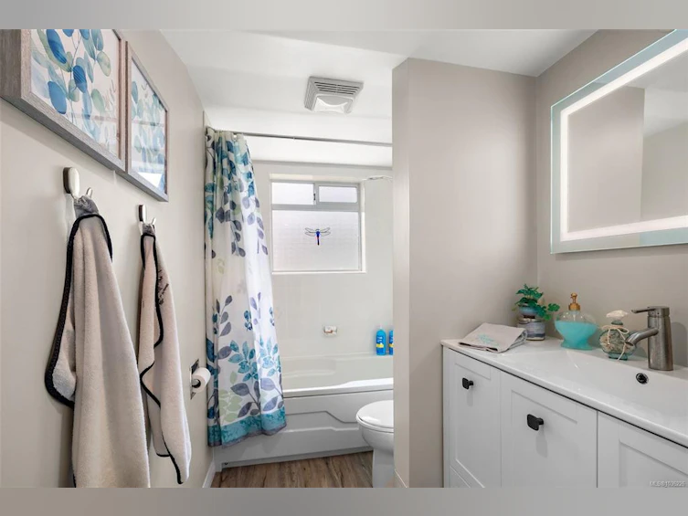 1645 San Juan Avenue, Saanich, BC, V8N 5G2 - 14
