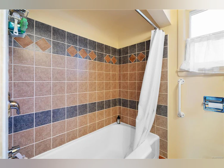 4029 Carey Road, Saanich, BC, V8Z 4E7 - 21