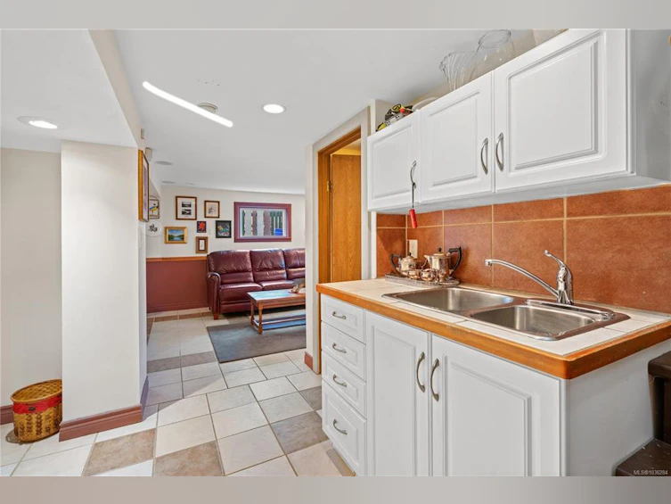 4029 Carey Road, Saanich, BC, V8Z 4E7 - 26