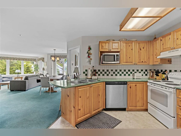 217-1320 Henry Road, Courtenay, BC, V9J 1L0 - 4