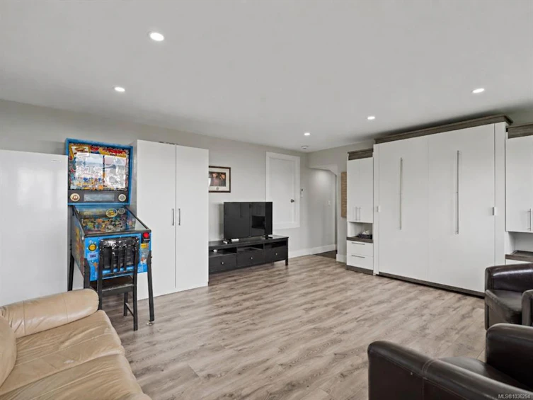 8750 Pender Park Drive, North Saanich, BC, V8L 3Z5 - 30