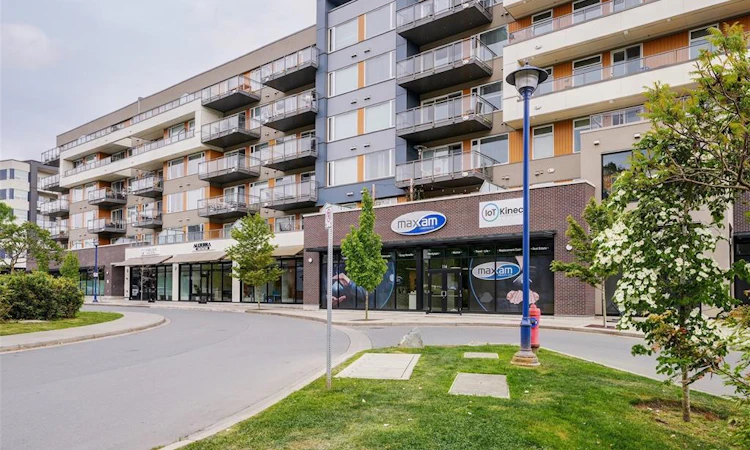 605-967 Whirlaway Crescent