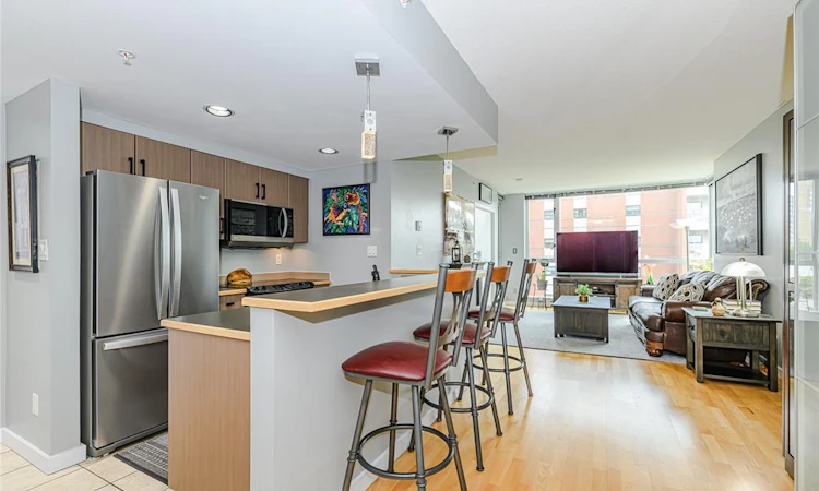 705-732 Cormorant Street