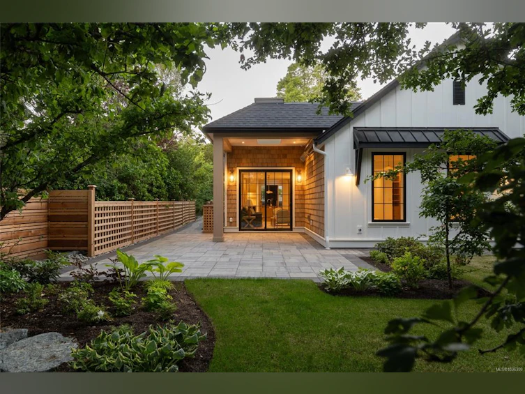 587 Oliver Street, Oak Bay, BC, V8S 4W2 - 2
