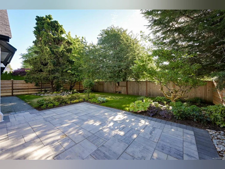 587 Oliver Street, Oak Bay, BC, V8S 4W2 - 51