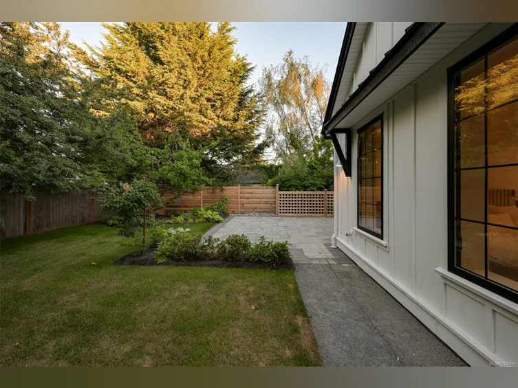 587 Oliver Street, Oak Bay, BC, V8S 4W2 - 56