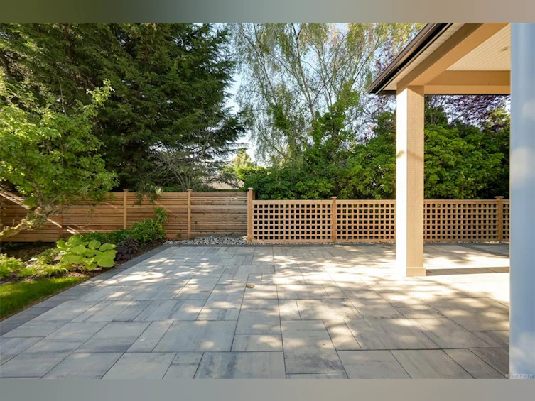587 Oliver Street, Oak Bay, BC, V8S 4W2 - 52