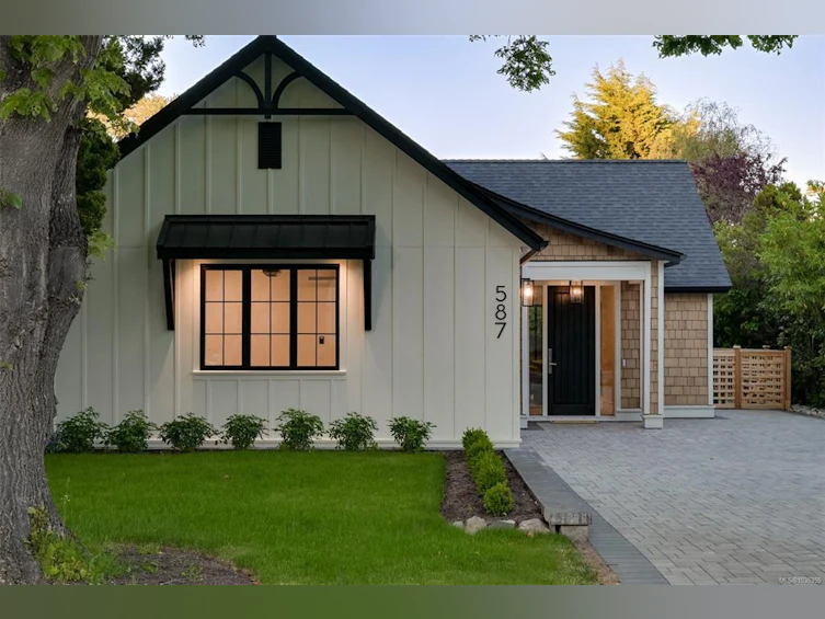 587 Oliver Street, Oak Bay, BC, V8S 4W2 - 3