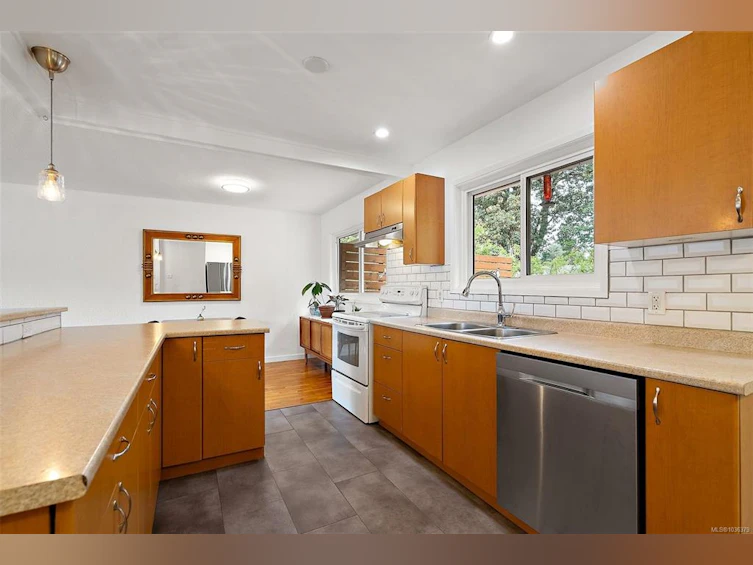 550 Ledsham Road, Colwood, BC, V9C 1J8 - 11