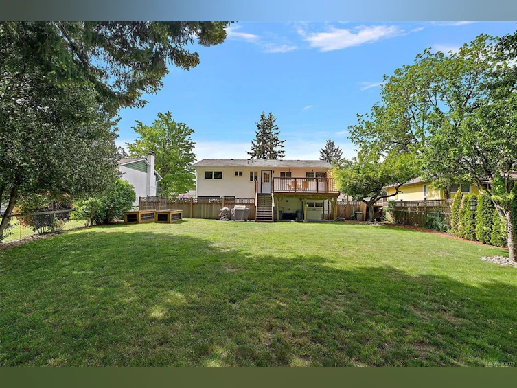 550 Ledsham Road, Colwood, BC, V9C 1J8 - 2