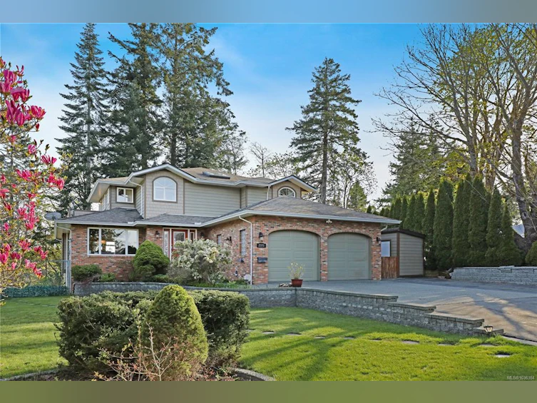 2371 Steelhead Road, Campbell River, BC, V9W 4P4 - 2