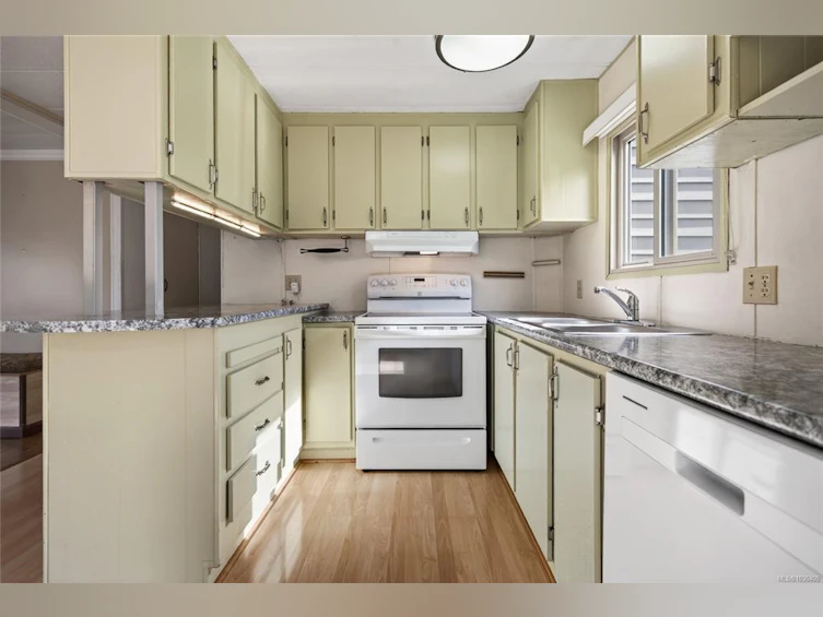 2619 Ulverston Avenue, Cumberland, BC, V0R 1S0 - 11