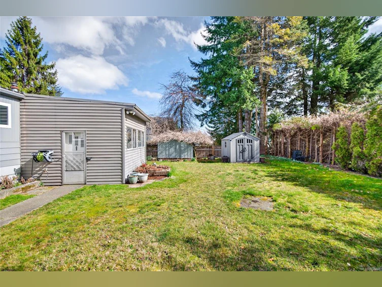 2619 Ulverston Avenue, Cumberland, BC, V0R 1S0 - 24