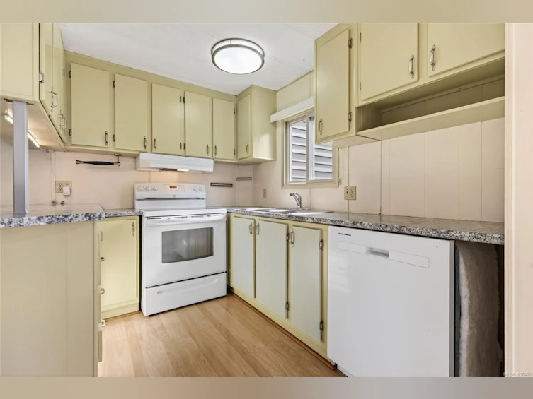 2619 Ulverston Avenue, Cumberland, BC, V0R 1S0 - 10