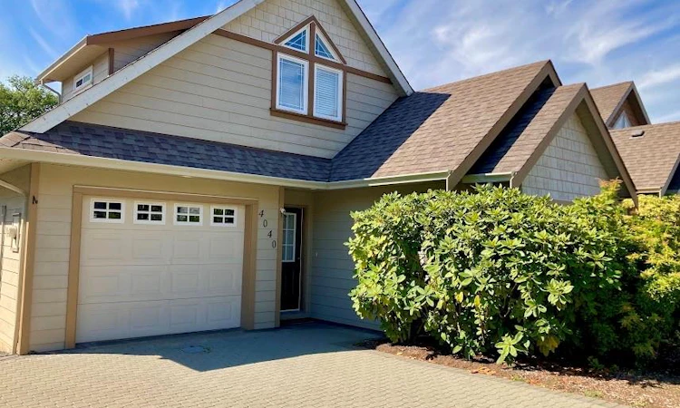4040 Blackberry Lane