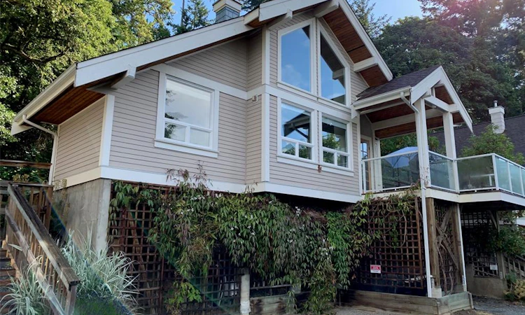 22D-2315 Mackinnon Road