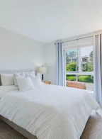 301 331 Burnside Road E