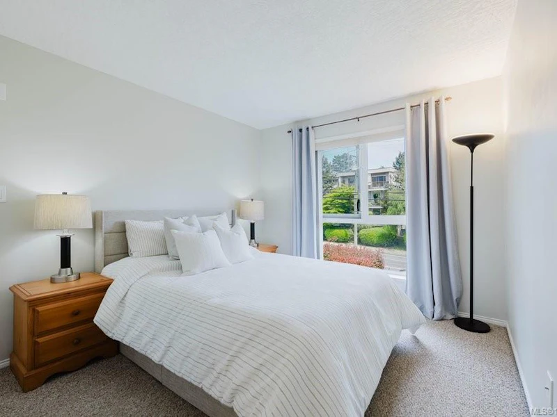 301 - 331 E Burnside Road, Victoria BC V9A 1A6