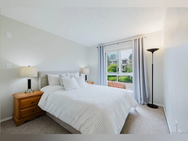 301-331 E Burnside Road, Saanich, BC, V9A 1A6