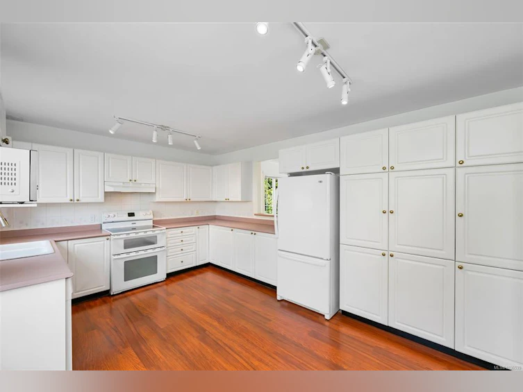 77-14 Erskine Lane, View Royal, BC, V8Z 7J7 - 5