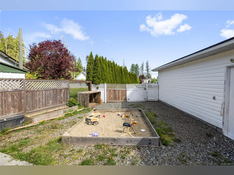 661 N Barclay Crescent, French Creek, BC, V9P 1X8 - 53