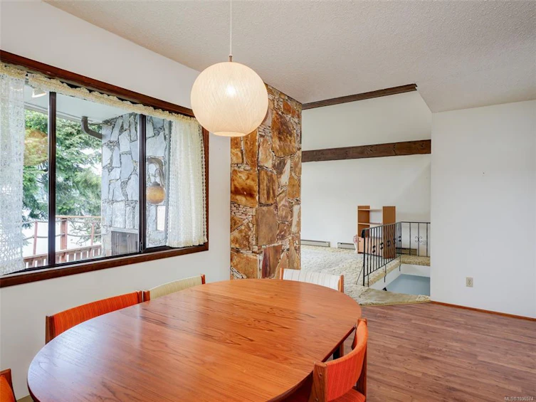 6860 Mark Lane, Central Saanich, BC, V9E 2A1 - 6