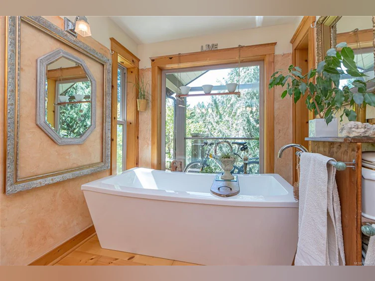 1860 Ashling Road, Qualicum Beach, BC, V9K 2V1 - 8