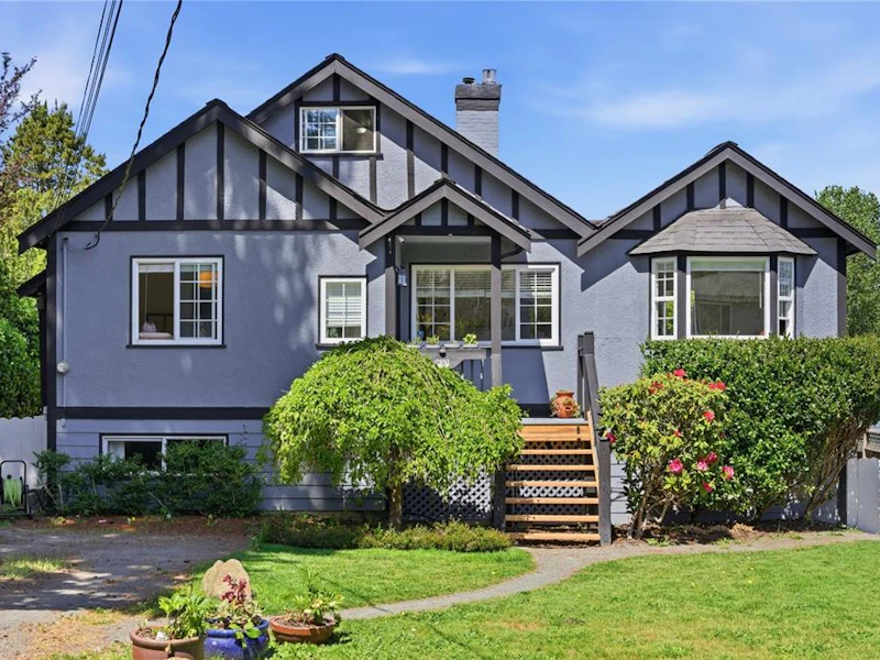 930 Lodge Avenue, Saanich BC V8X 3A8