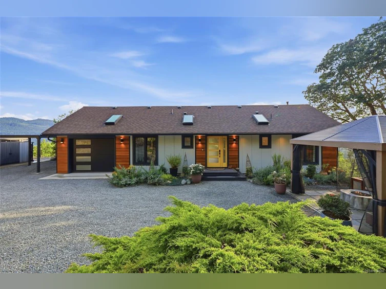 2399 Chain Way, Nanoose, BC, V9P 9G2