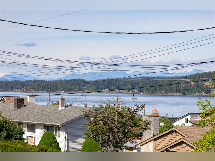 566 Thulin Street, Campbell River, BC, V9W 2L1 - 2