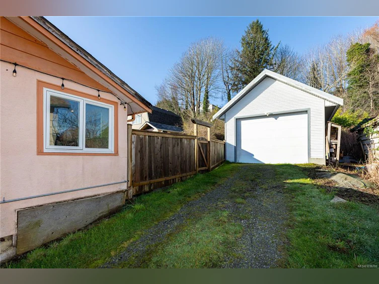 566 Thulin Street, Campbell River, BC, V9W 2L1 - 5