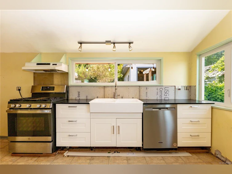 566 Thulin Street, Campbell River, BC, V9W 2L1 - 9