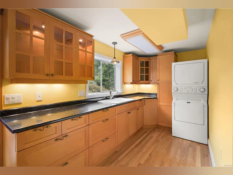 3976 Tudor Avenue, Saanich, BC, V8N 4L6 - 31