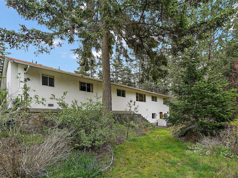 3976 Tudor Avenue, Saanich BC V8N 4L6
