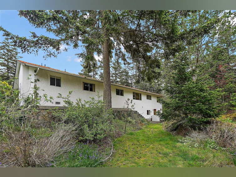 3976 Tudor Avenue, Saanich, BC, V8N 4L6