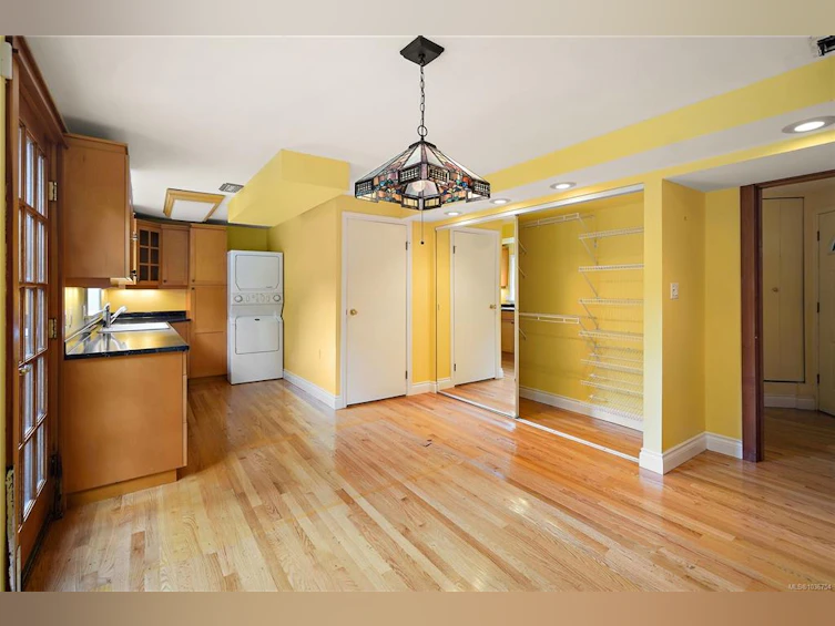 3976 Tudor Avenue, Saanich, BC, V8N 4L6 - 30