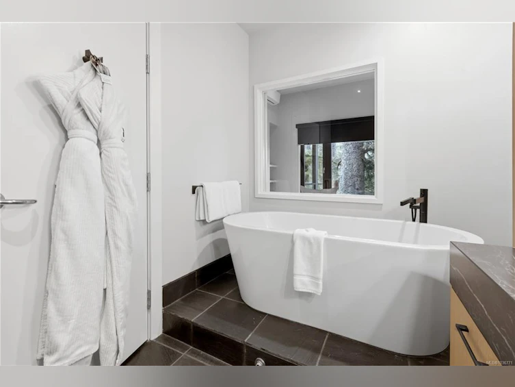 103-596 Marine Drive, Ucluelet, BC, V0R 3A0 - 8