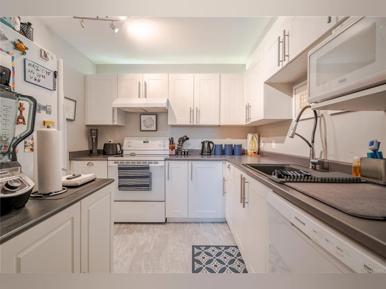 101-69 W Gorge Road, Saanich, BC, V9A 1L9 - 13