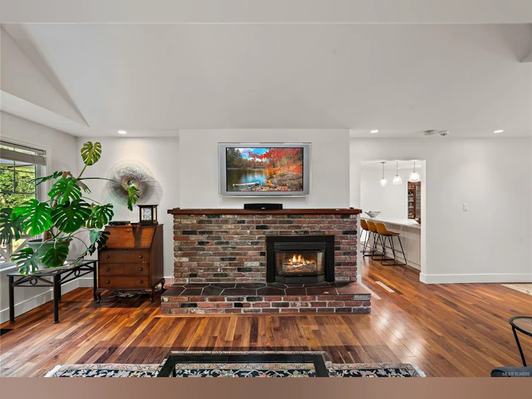 9228 Jura Road, North Saanich, BC, V8L 5G1 - 9