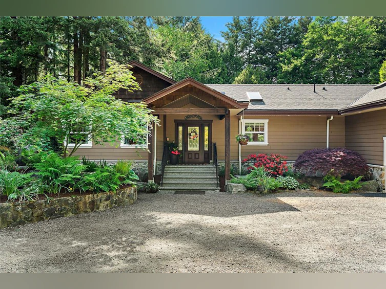 9228 Jura Road, North Saanich, BC, V8L 5G1 - 2