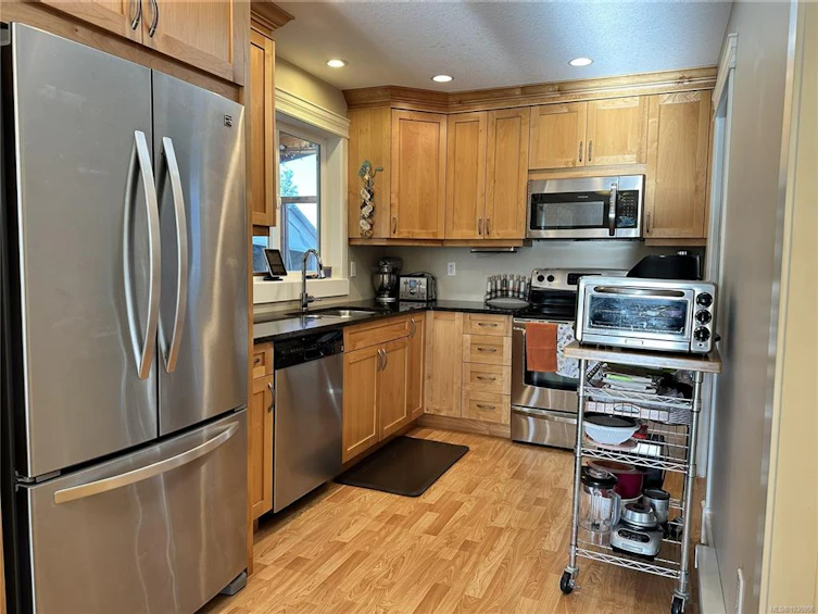 1355 Hodges Road, French Creek, BC, V9P 2B5 - 11