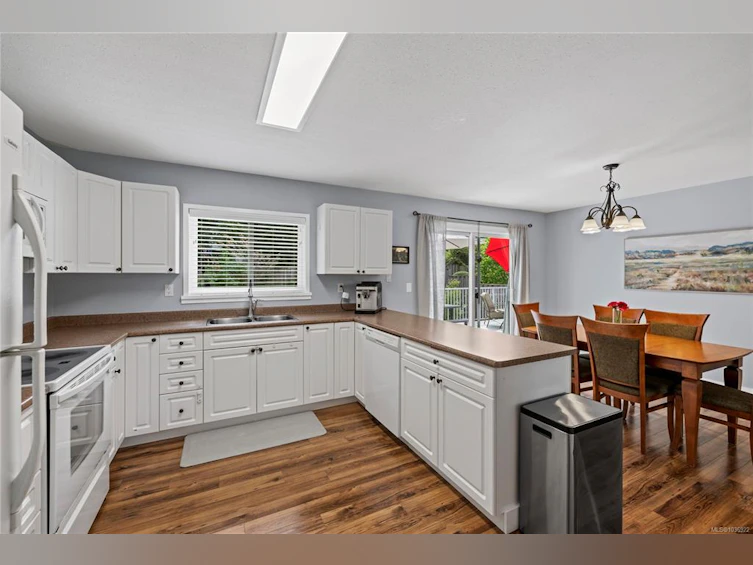 376 Aldous Road, Qualicum Beach, BC, V9K 1M1 - 4