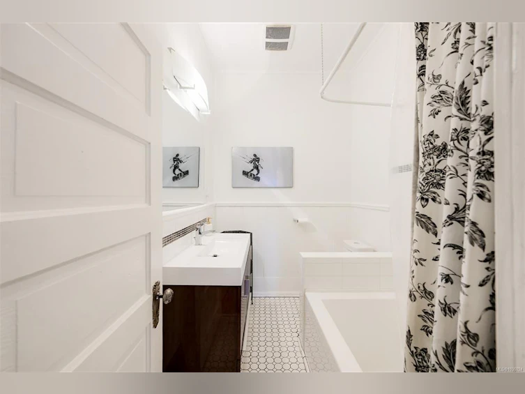 3091 Carroll Street, Victoria, BC, V9A 1R1 - 30