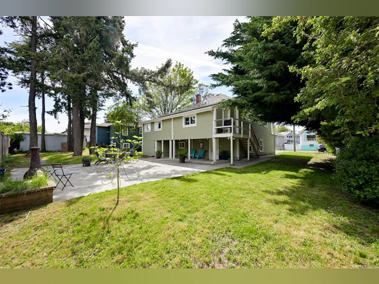 3091 Carroll Street, Victoria, BC, V9A 1R1 - 2