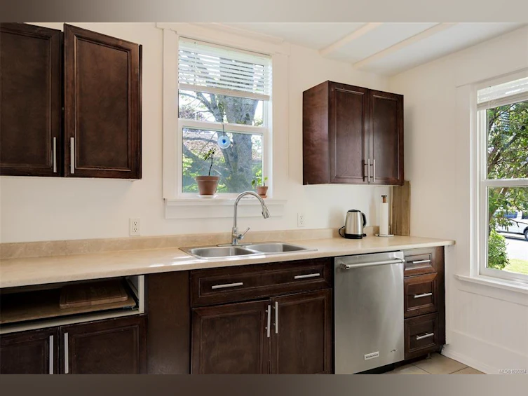 3091 Carroll Street, Victoria, BC, V9A 1R1 - 21