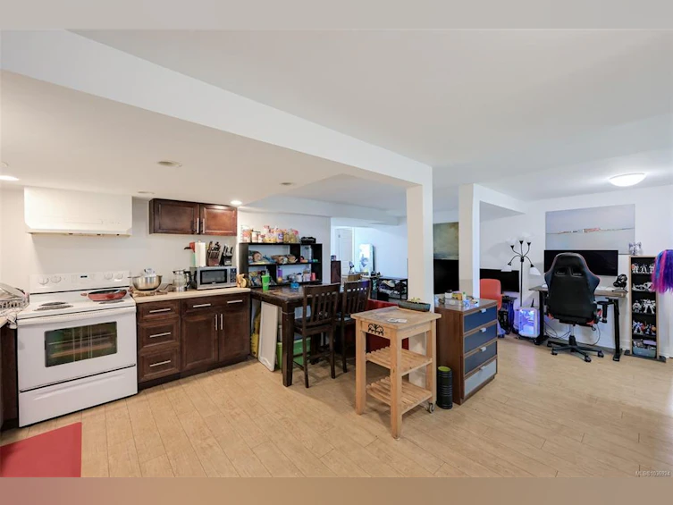 3091 Carroll Street, Victoria, BC, V9A 1R1 - 39