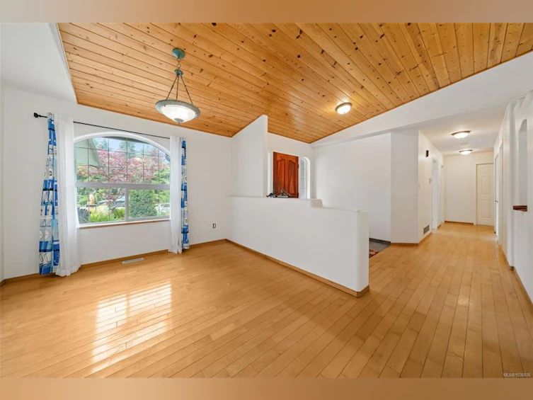 6745 Wall Street, Honeymoon Bay, BC, V0R 1Y0 - 7