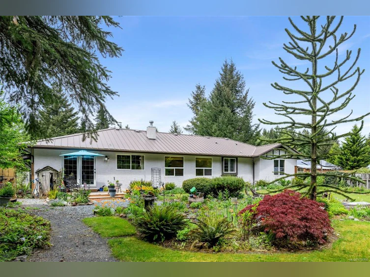 6745 Wall Street, Honeymoon Bay, BC, V0R 1Y0 - 4